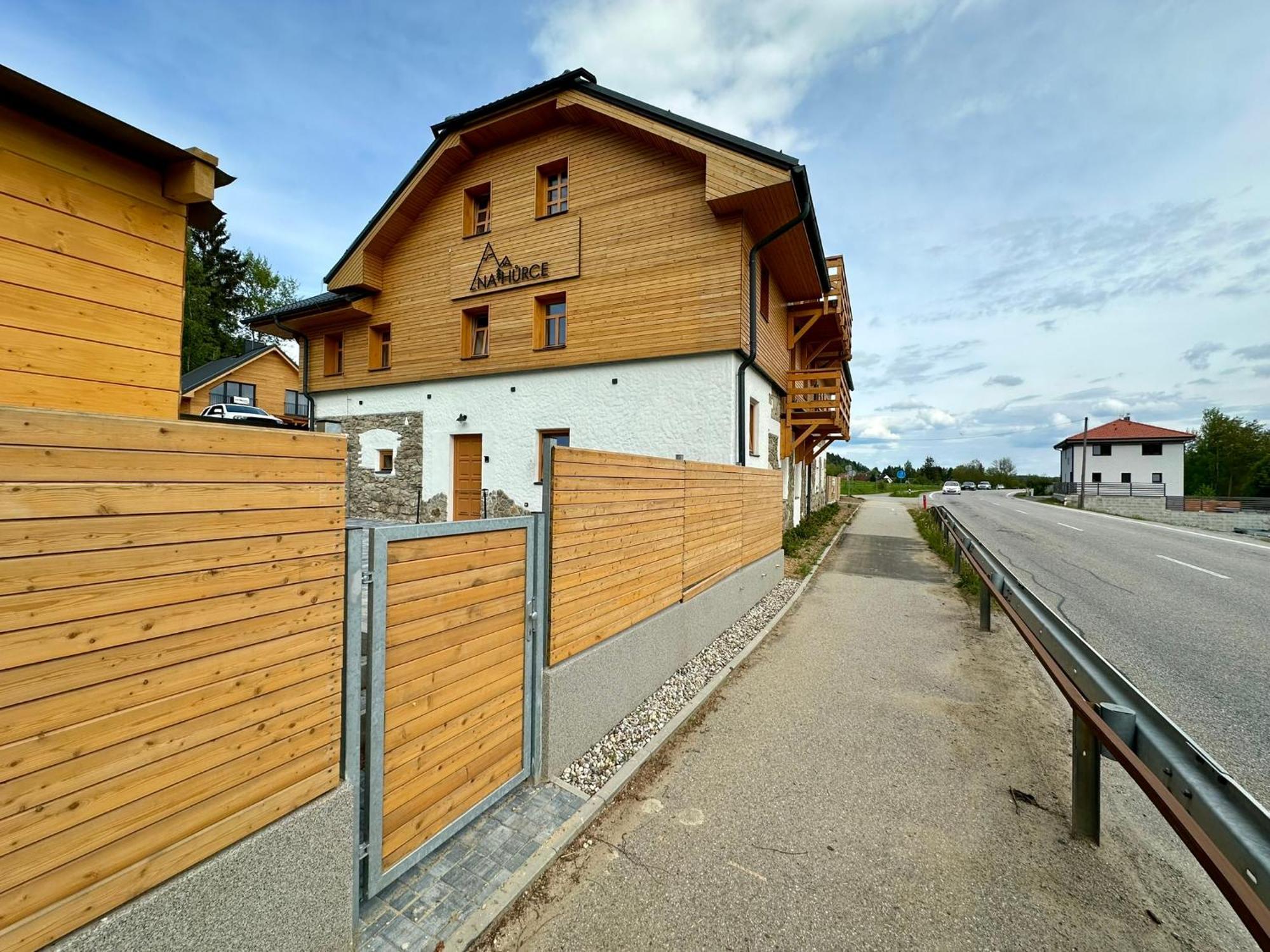 Apartman Na Hurce Horni Plana Luaran gambar